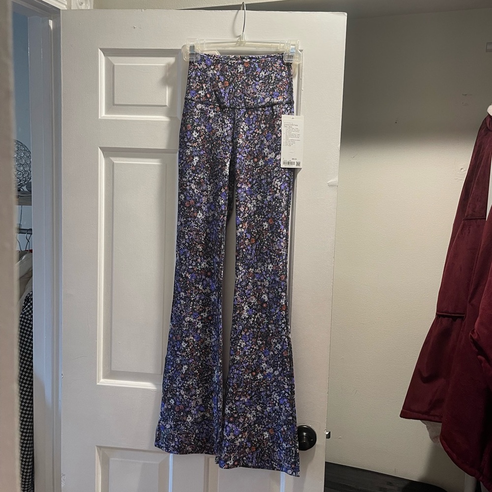 NWT Lululemon Groove SHR Flared Pant | Flower Burst Multi